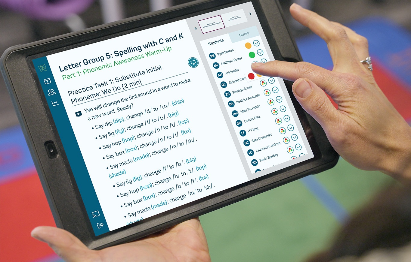 Teacher using Reading Horizons Discovery on iPad